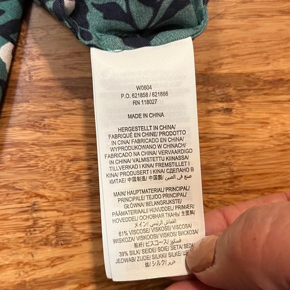 Boden Silk & Viscose Short sleeve Floral Patterned Teal Green & Black Top. 12 - Picture 10 of 14